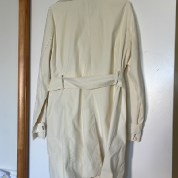 Beautiful coat, for summer spring, and fall. Size 14 - Picture 4 of 6